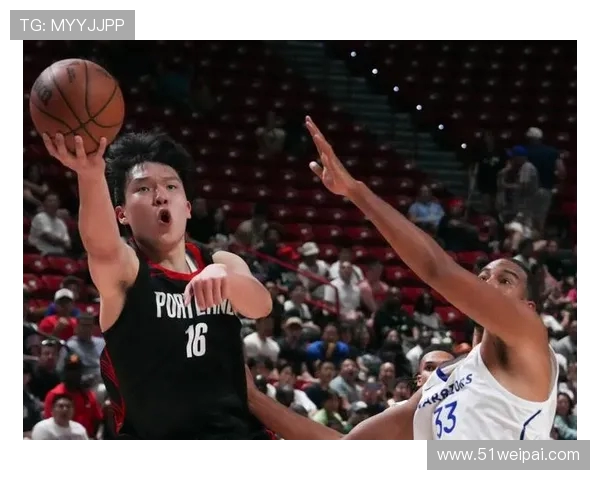 杨瀚森首秀引球迷热捧，签名战靴赠小将暖爆 NBA